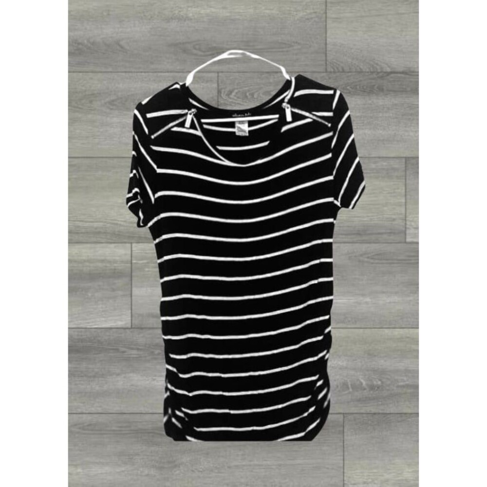 Chic Striped Women's Tee - Black and White